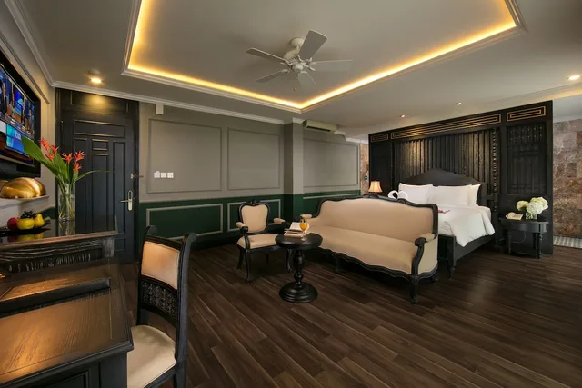 غرفة بريميوم بسرير كينج بإطلالة على المدينة بشرفة، Golden Holiday Hoi An Hotel 2/10