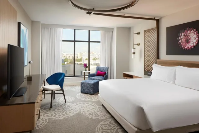 غرفة ثلاثية بإطلالة، Loews Coral Gables Hotel 1/3