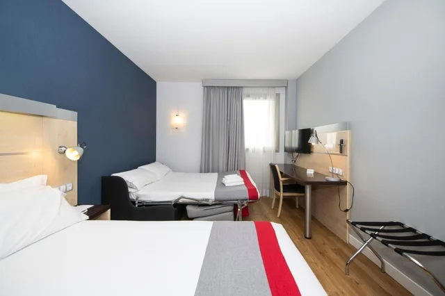 غرفة بسرير كوين مع أريكة، Taj Dubai 3/10