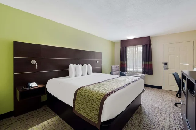 غرفة بسرير كينج لذوي الإعاقة، SureStay Hotel by Best Western Manning 2/4