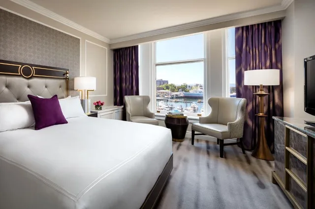 Fairmont, Ideal, Queen Bed, Harbour View، Fairmont Empress Hotel 1/5