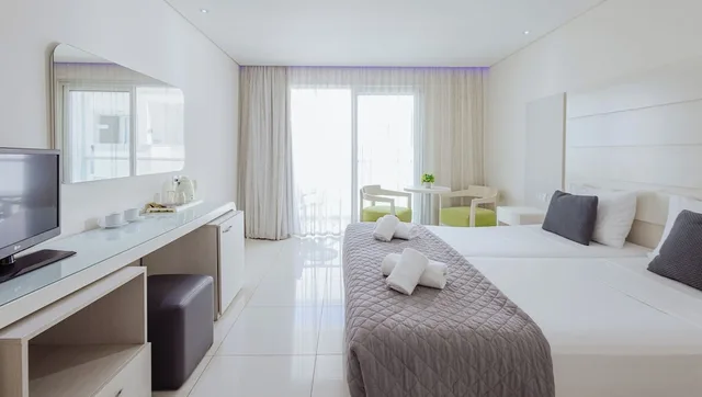 Twin Room Inland View، Tasia Maris Oasis Hotel 5/10