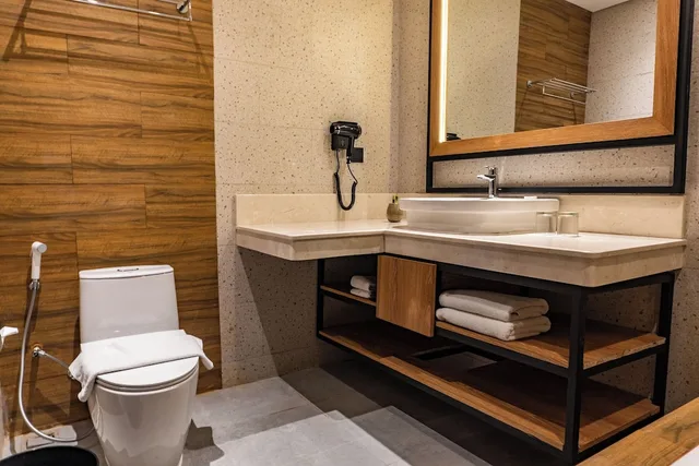 غرفة عائلية بسرير كوين وسرير فردي بشرفة بحوض استحمام، Grand Sunshine Resort and Convention 5/7
