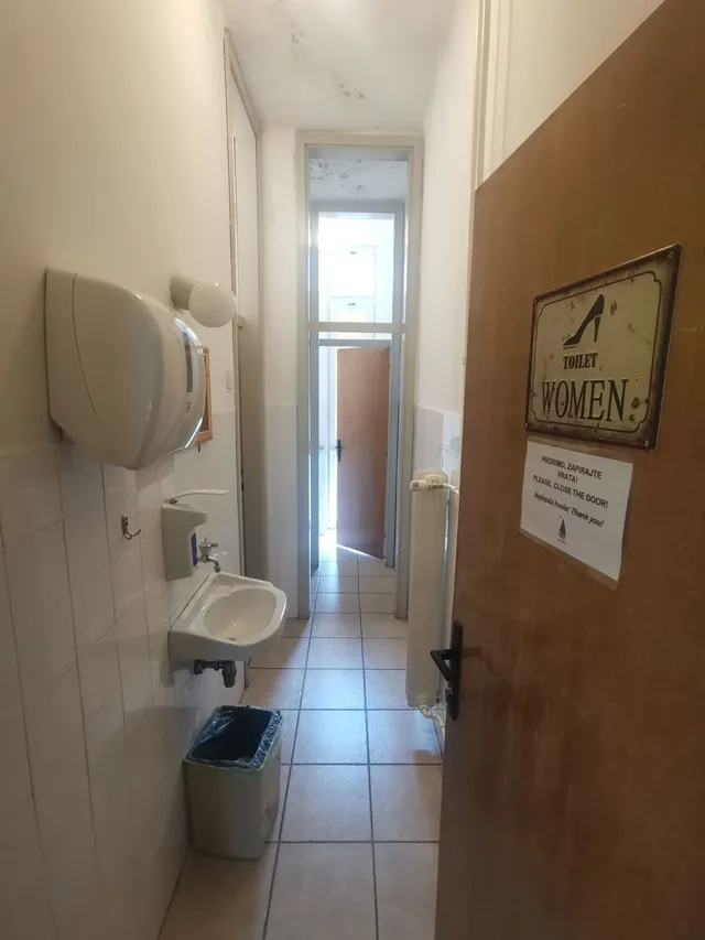 غرفة بسريرين منفصلين بحمام مشترك، Hostel Pod Voglom 1/1