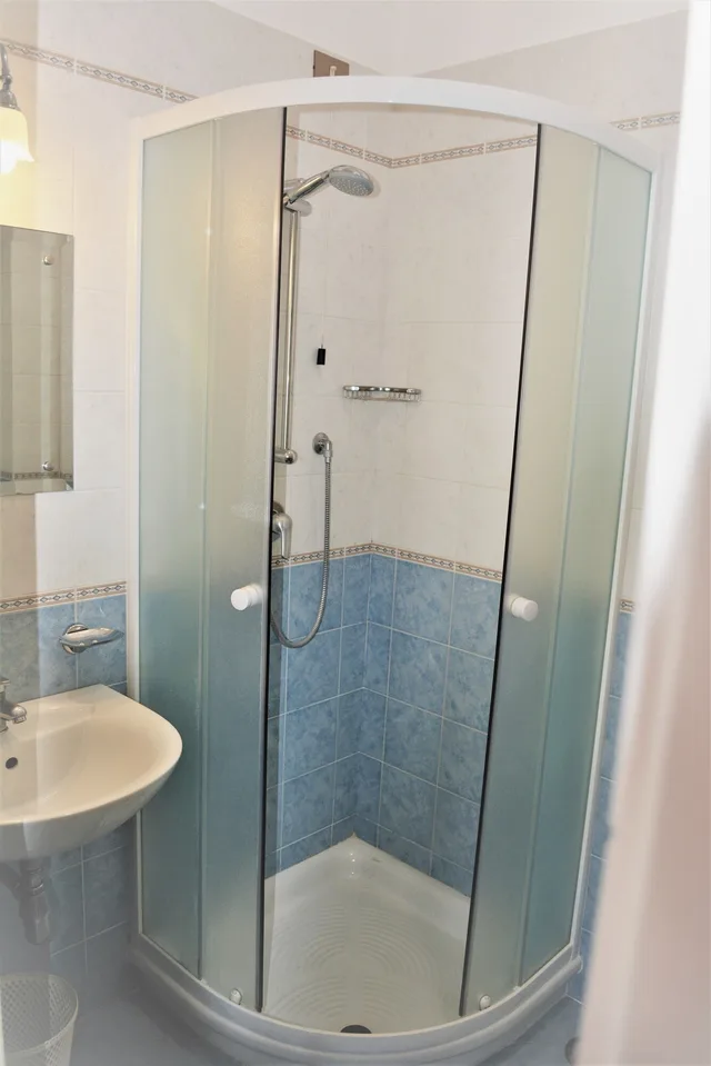 غرفة كلاسيكية بسرير مزدوج بإطلالة جزئية على البحر، Hotel Dania 9/10