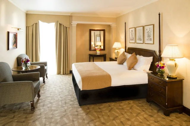 جناح فاخر بسرير كينج، Millennium Hotel and Conference Centre Gloucester London 1/6