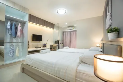 غرفة قياسية بسرير كينج بشرفة، Central Place Serviced Apartment Angsila 1/2