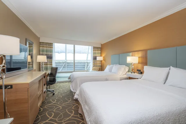 غرفة قياسية بسريرين كوين، Hampton Inn & Suites by Hilton Vancouver-Downtown 1/3