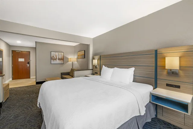 Suite, King Bed, Sofa, Accessible, Best Western Independence Kansas City 1/8