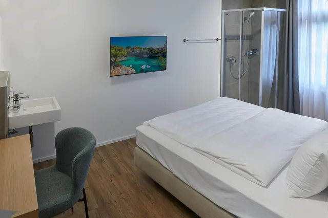 Standard, Double Bed, Hotel Jager Jeuss - Murten - Self-Check-in 4/6