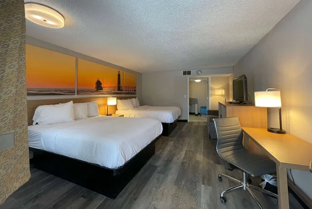 غرفة بزنس بسريرين كوين، Days Inn & Suites by Wyndham Port Huron 1/2