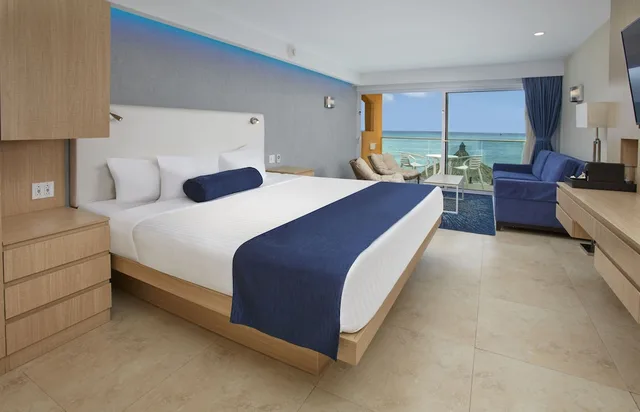 Deluxe Ocean Front King، Tamarijn Aruba All Inclusive Resort 1/3