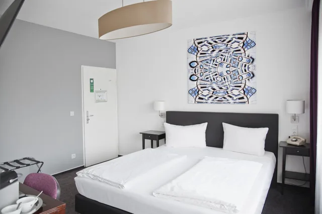 غرفة كومفورت بسرير كينج بشرفة، Hotel Les Nations 7/10