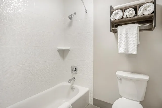 غرفة قياسية بسريرين كوين مع أريكة، Best Western Plus Spokane North 7/10