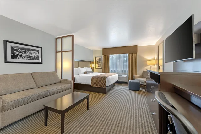 غرفة تنفيذية بسرير كينج مع أريكة، Best Western Vista Inn 3/4
