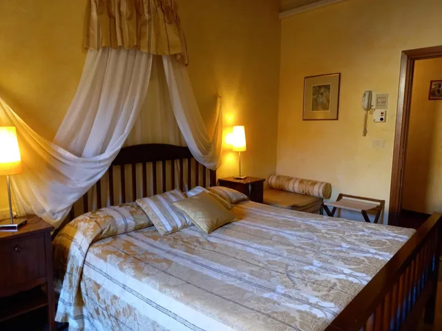 غرفة ثلاثية، Tourist House 2/10
