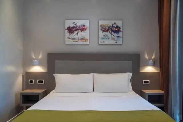 غرفة قياسية رباعية بسرير مزدوج وسريرين منفصلين، Noba Hotel e Residenze 3/6