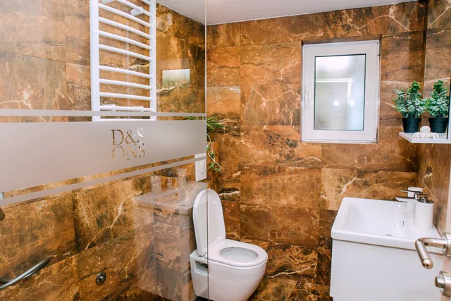 شقة فاخرة بسريرين كوين بشرفة بغرفتي نوم، D & Sons Apartments 6/6