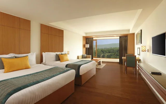 Room, Queen Bed, Valley View، Lemon Tree Hotel Dehradun 4/7