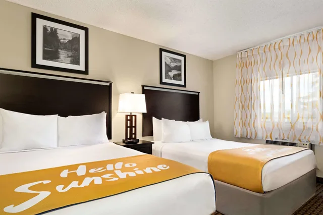 غرفة بسرير كوين وسرير مزدوج، Days Inn by Wyndham Cortez 6/10