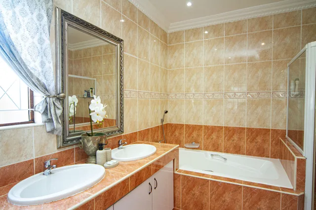 غرفة تنفيذية بسرير كينج وسريرين منفصلين بإطلالة على البحر، La Loggia B&B 4/5