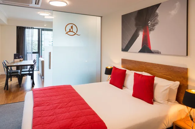 1 Bedroom, Executive, Suite, Queen Bed, North Wing، Boulcott Suites 5/8