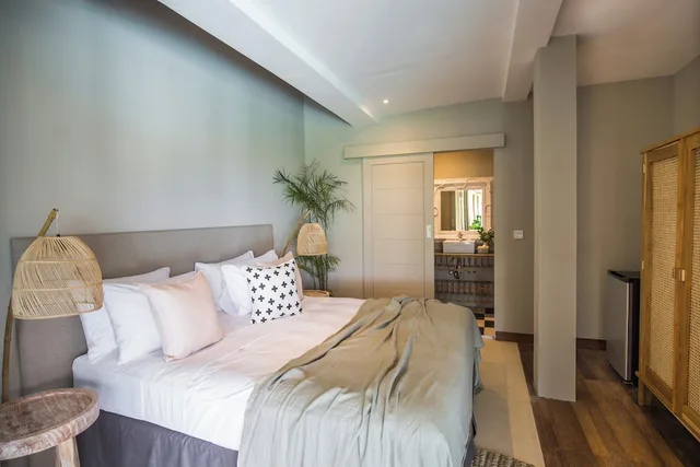 Room, Queen Bed, Pool View, Bloomfield Umalas 2/10