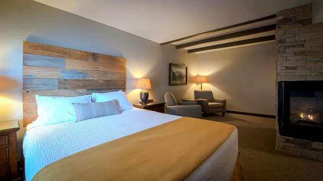 Studio, Queen Bed, Corduroy Inn and Lodge, Trademark Collection by Wyndham 1/4