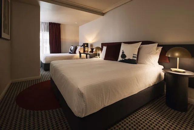 King plus Single، The Capitol Hotel 3/4