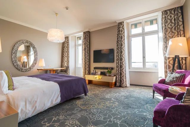 Room, Twin Beds, Lake View, Schweizerhof 6/8