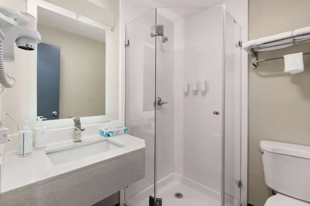 Room, King Bed, Days Inn by Wyndham Albuquerque I-25 9/10