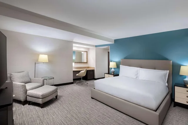 جناح، Hilton Americas Houston 1/2