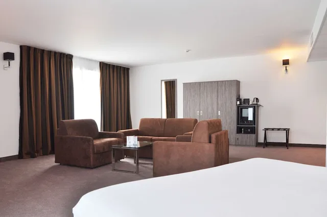 جناح بريستيج، Golden Tulip La Baule 4/6