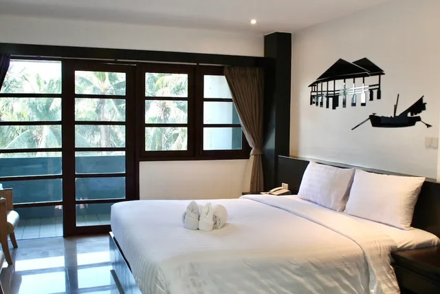 Room, King Bed, Side View، S2 Hotel 1/4