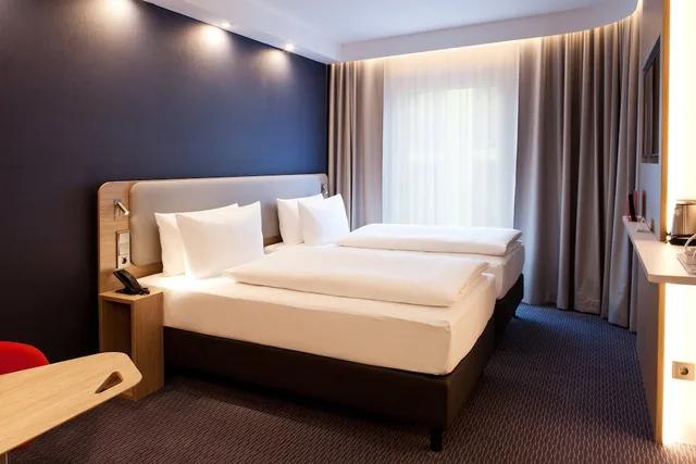 غرفة قياسية بسرير كوين، Holiday Inn Express Munich Olching 1/3