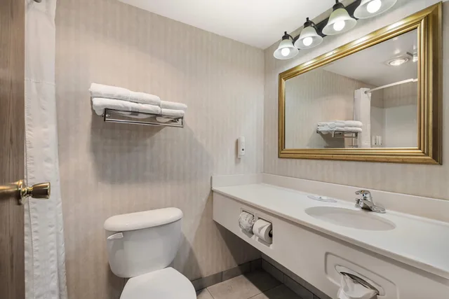 غرفة بسرير كينج، Quality Inn & Suites Manistique, MI 9/10
