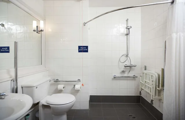 Room, Twin Beds, Accessible, DOUBLETREE BY HILTON COVENTRY 2/7