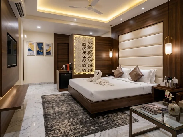 جناح كلوب جونيور، Hotel Simran 1/1