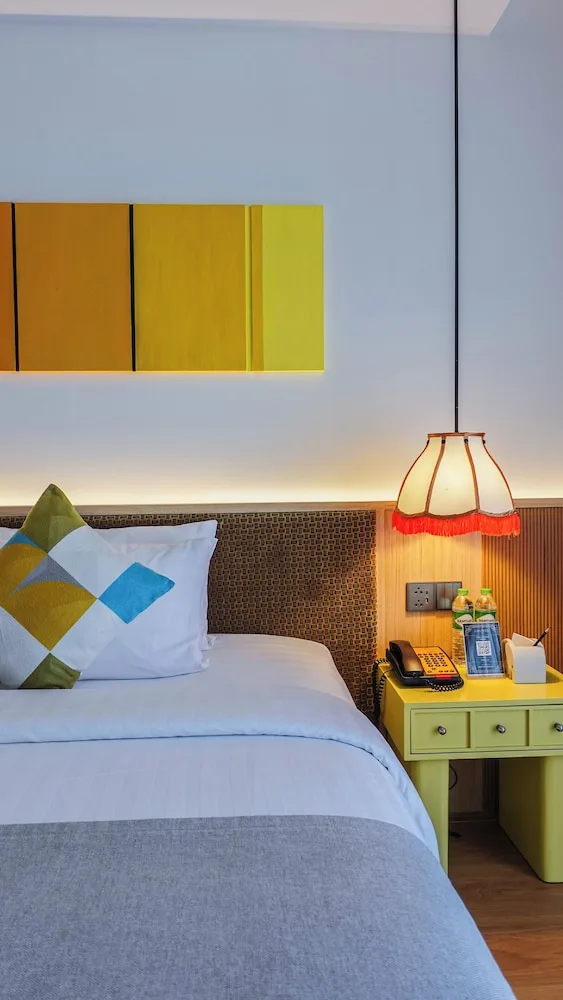 Glow, Penthouse, Suite, King and Twin Beds, Balcony، The Lantern Resorts Patong Phuket 7/9