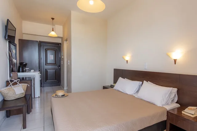 غرفة أساسية بسريرين منفصلين بإطلالة على الحديقة، Theo Hotel 1/4