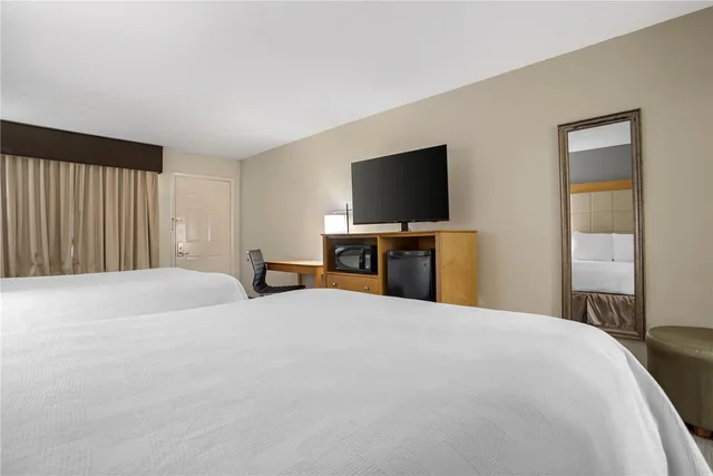 غرفة بسريرين كوين، Best Western Airport Inn 1/4