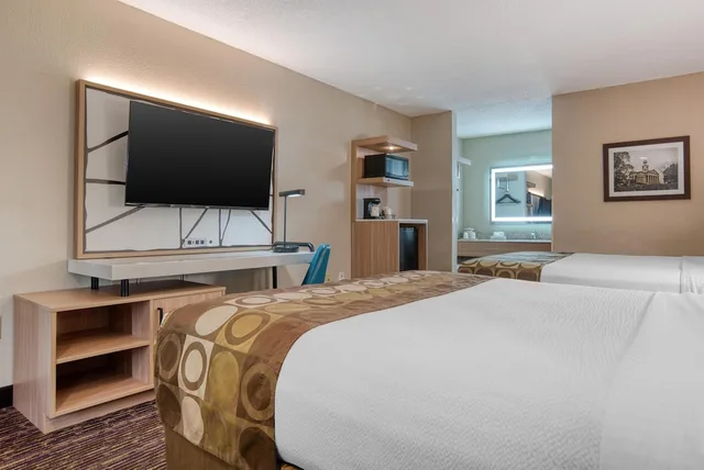 Standard, 1 Double and 2 Queen Beds, Large، Best Western Vicksburg 7/9