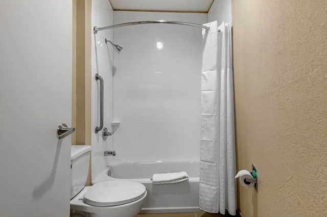 جناح بسرير كينج، Comfort Inn and Suites Montgomery East Carmichael Rd 10/10