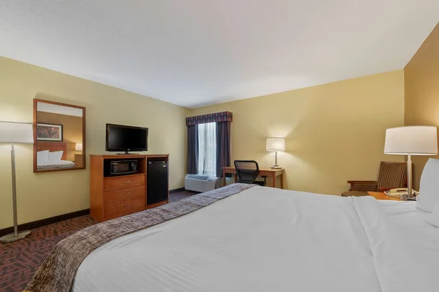 Standard, King Bed, Best Western Louisville East Inn & Suites 4/10