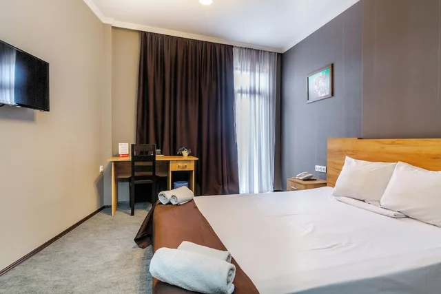 غرفة كومفورت بسرير مزدوج بإطلالة على الفناء بشرفة، HOTEL MARLYN 2/9