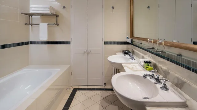 Queensland, Suite, King Bed, Intercontinental Sanctuary Cove 5/5