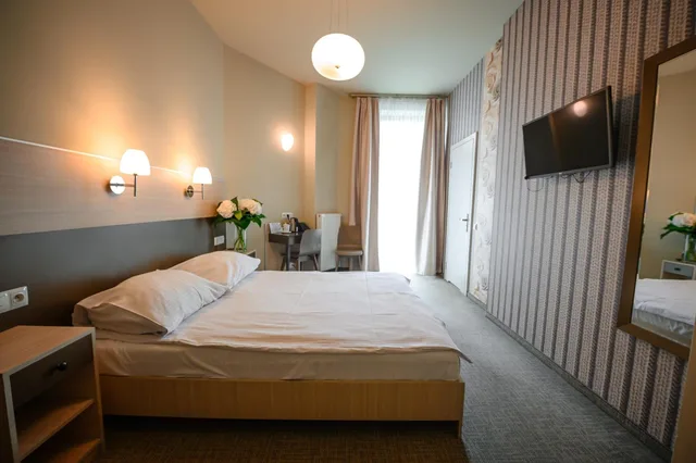 غرفة بسرير مزدوج بحمام خاص، HOTEL KAZIMIERZ III 4/10