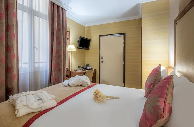 غرفة كومفورت بسريرين منفصلين بإطلالة على الفناء، Hotel Saint Honore 6/10