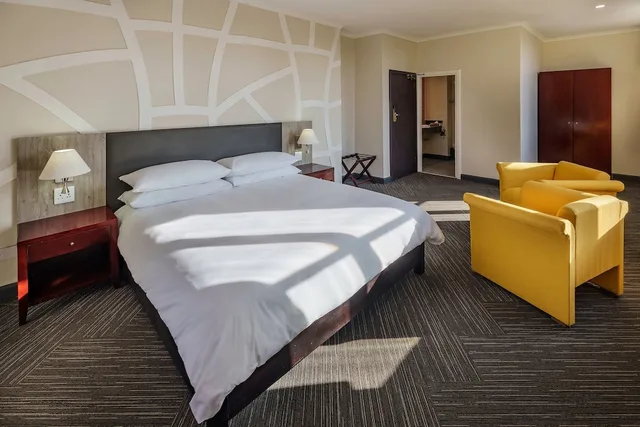 جناح بسرير كينج بإطلالة على المدينة بغرفة نوم واحدة، Protea Hotel by Marriott Lusaka Cairo Road 6/9