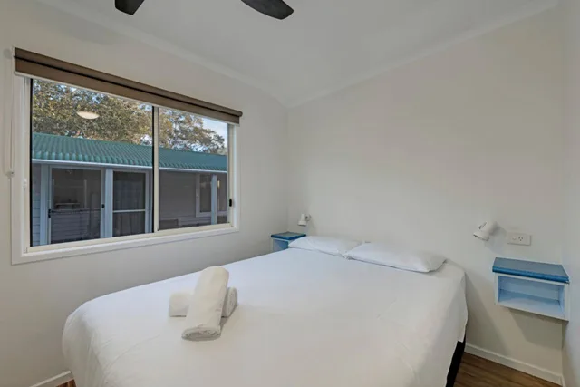 2 Bedrooms, Cabin, Discovery Parks - Byron Bay 1/2